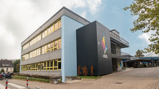 Schulgebäude Experimentierlabor